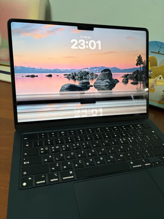 MacBook Air m2 8/256
