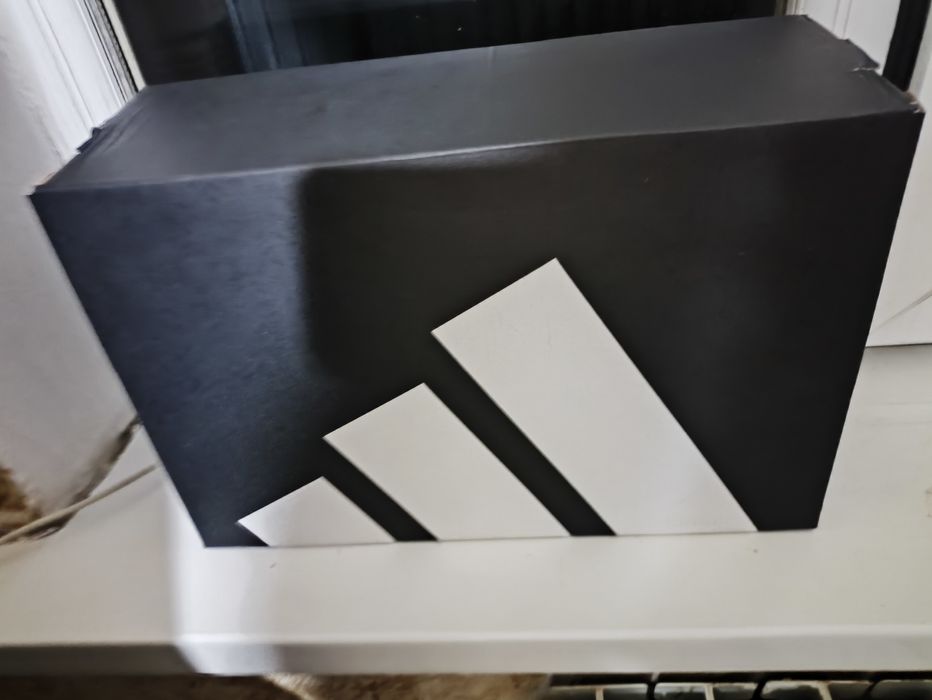 Продам кроссовки новые