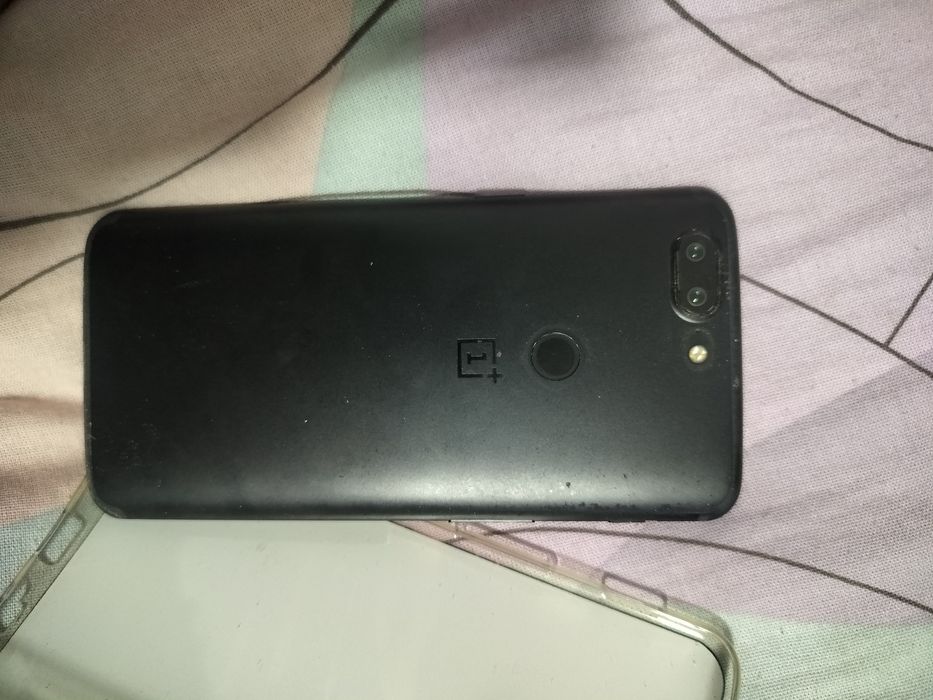 ONE PLUS 5T в отличном состоянии