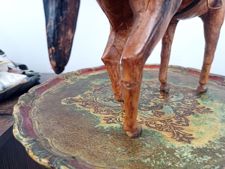 Ръчно изработени фигури от естествена кожа – Камила и Кон