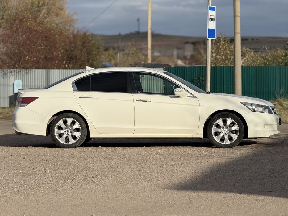 Продам Honda Inspire