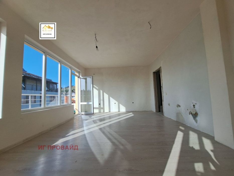 Продава се Двустаен апартамент в Айтос - 64 кв.м за 1188 €/кв.м - Снимка #2