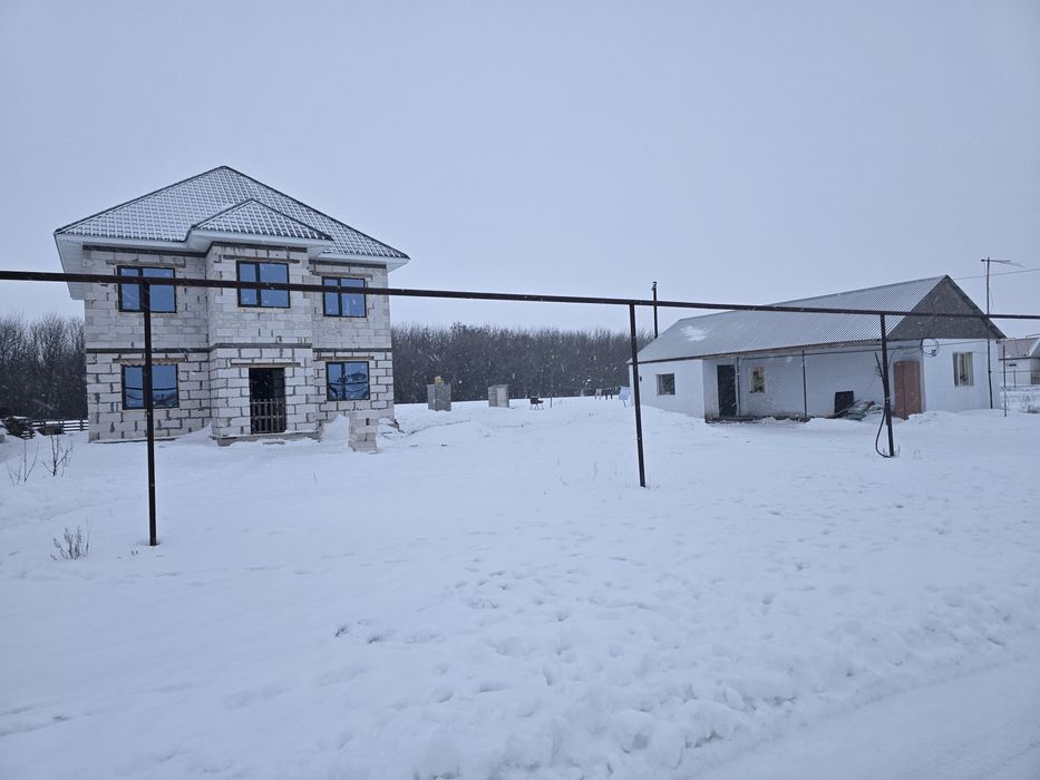 Жер үй сатылады.