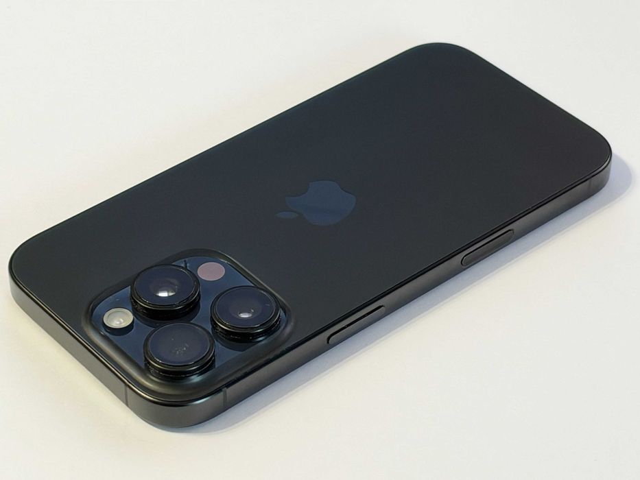 iPhone 16 Pro 256GB Black Titanium / Отлично състояние + аксесоари
