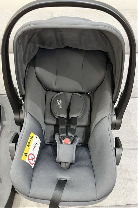 Столче за кола Britax Romer Baby Safe с основа за детско столче ISOFIX