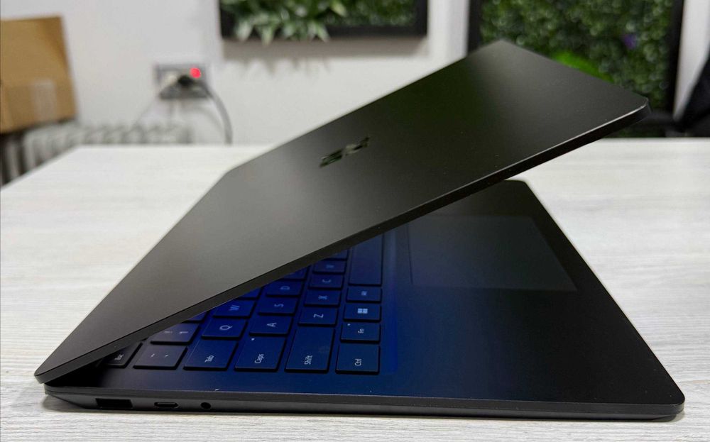 Surface Laptop 4 Black 13.5 2K core I7-1185G7 vPro 16GB/256GB