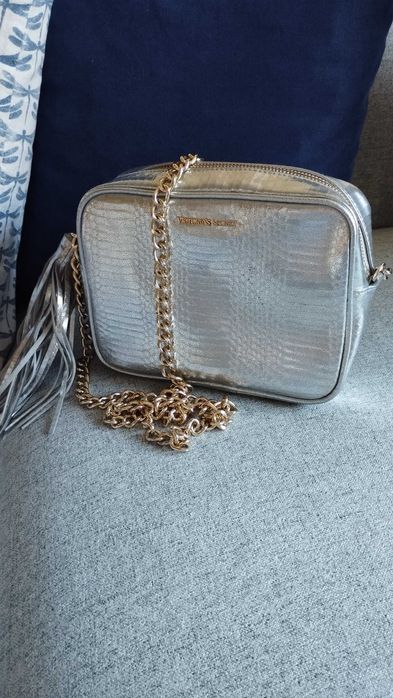 Чанти Guess, Armani exchange, Victoria's secret