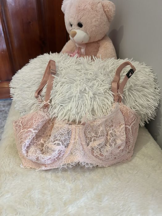 Сутиени Victoria‘s Secret.