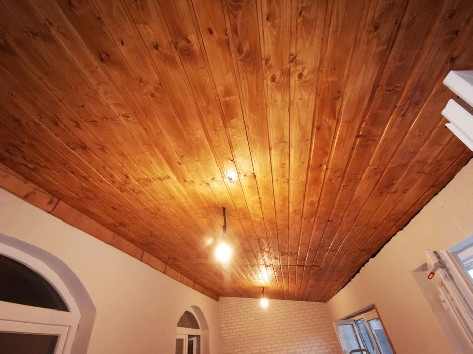 Montaj acoperis tigla metalica jgheaburi burlane reparații velux