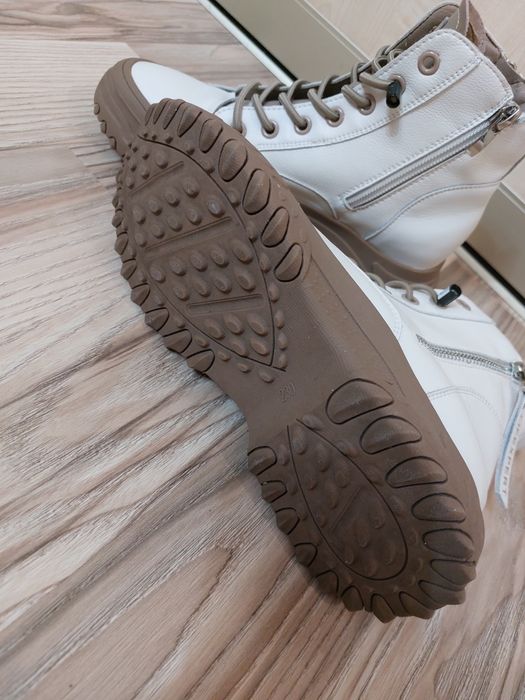 Продам обувь женскую