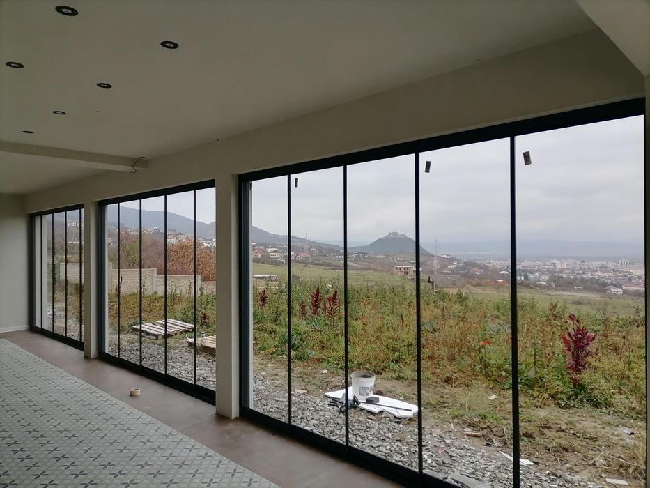 MetalGlass Cluj | Balustrade sticlă, balcoane, terase, uși culisante