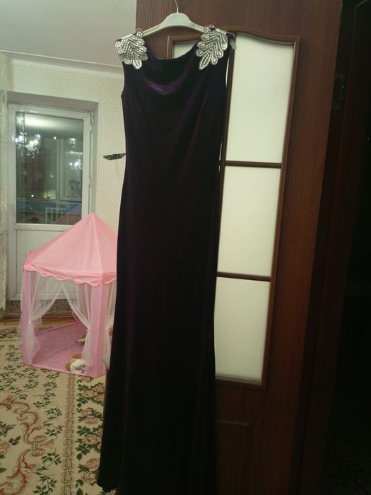 Продам 3 платья!