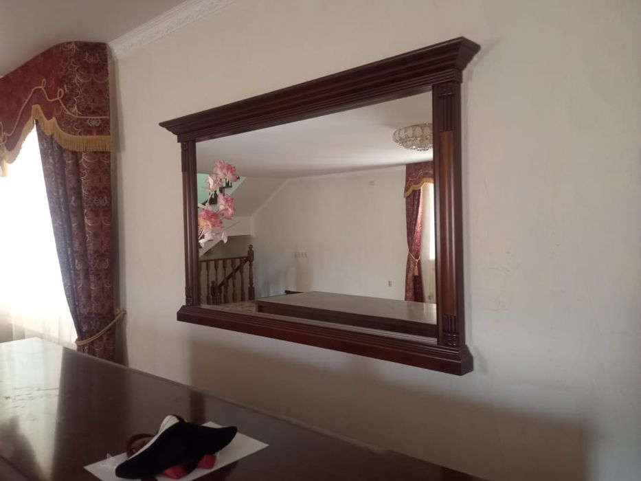 Комод с зеркалом