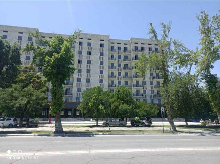 Kvartira karobka 8-etaj navruz kafe oldida 1 xona 2 xona qilsa boladi