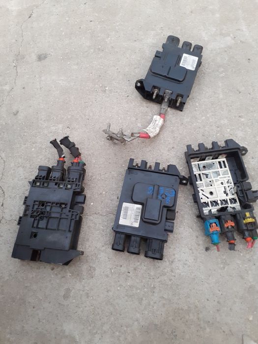 Tablou Modul Panou Siguranțe Borna Baterie + Renault Megane 3 1.5 dci