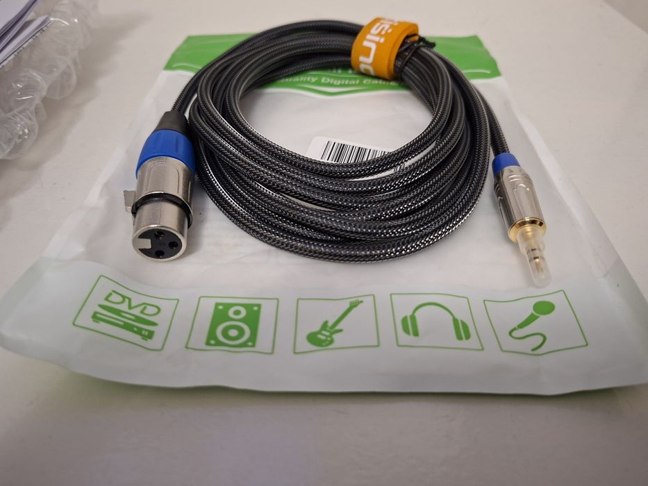 Чисто нов микрофон SHURE SV100 с 2 кабела