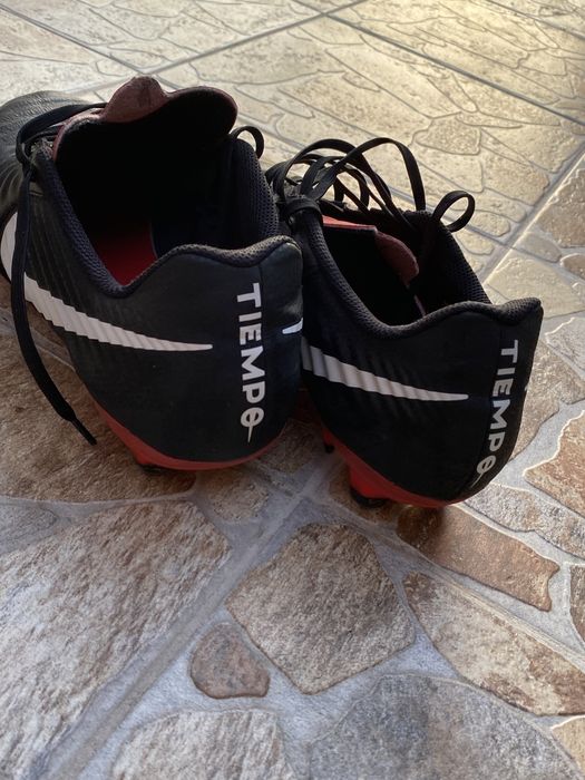 Маркови бутонки Nike