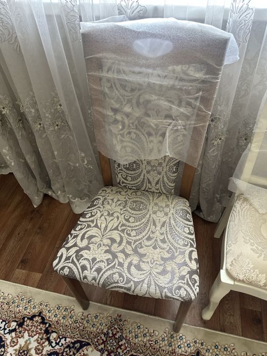 Продам стулья новые