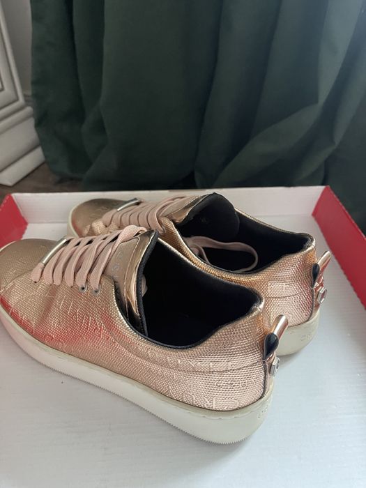 Cruyff спорни маратонки