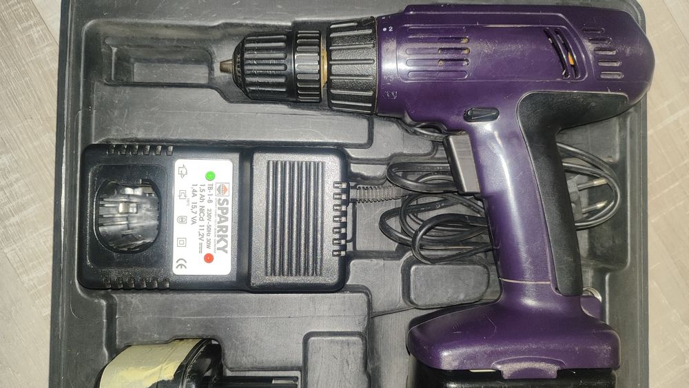 Работещ винтоверт Sparky - пълен комплект, работещи батерии.