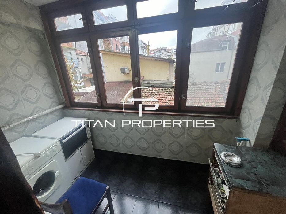 Дава се под наем Тристаен апартамент в Бургас, Възраждане - 70 кв.м за 204 € - Снимка #1