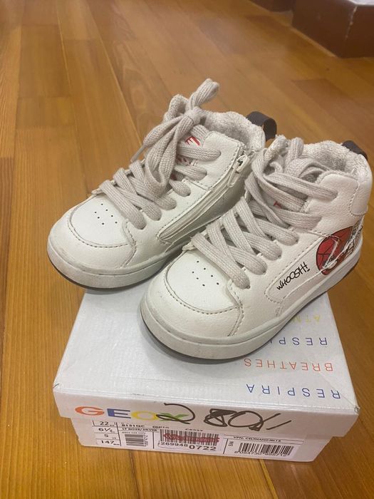 Ботинки на мальчика человек-паук Zara