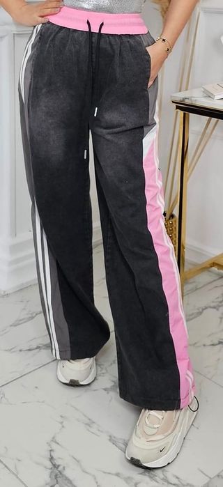 Дънки с интересен мотив