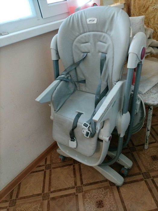 Продам детский обеденный столик