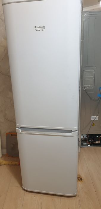 Холодильник  Hotpoint Ariston