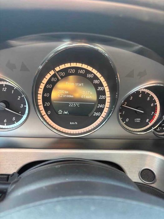 vând Mercedes E class, benzină