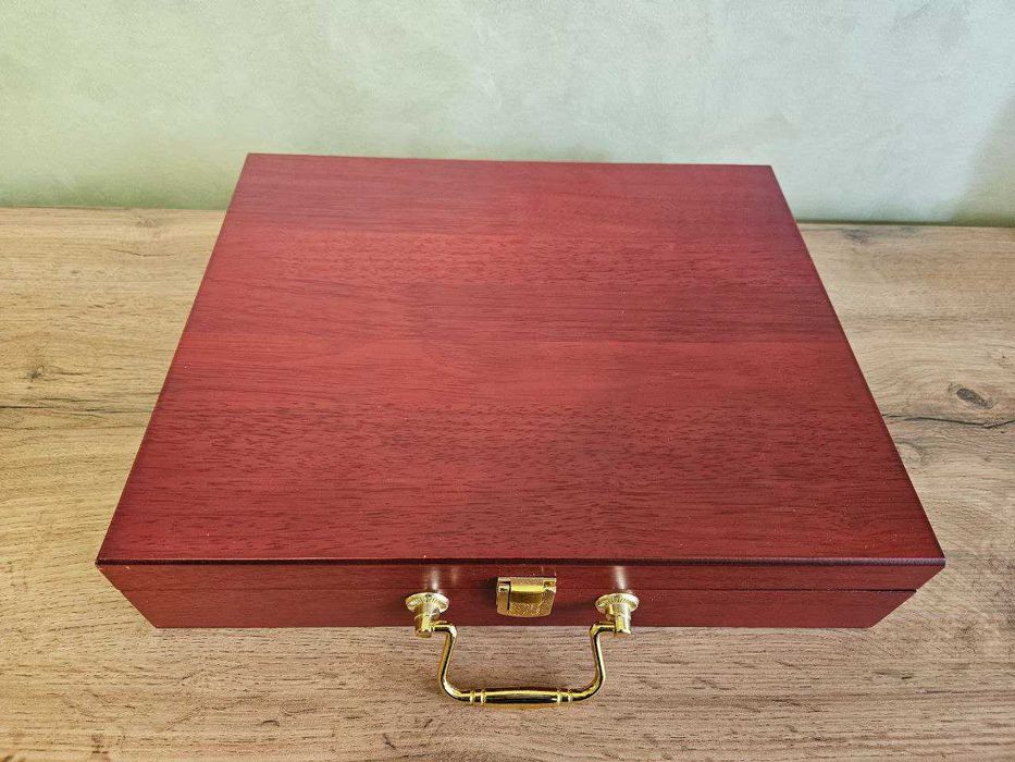 Набор для игры в гольф в деревянном кейсе