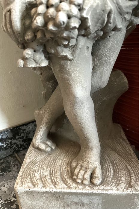 Градинска фигура статуя паметнк момче момиче грозде Бакхус Дионисий