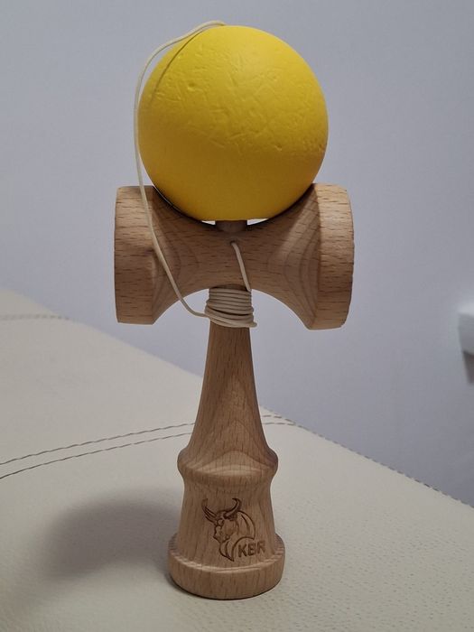 Kendama KBR cu bila galbena