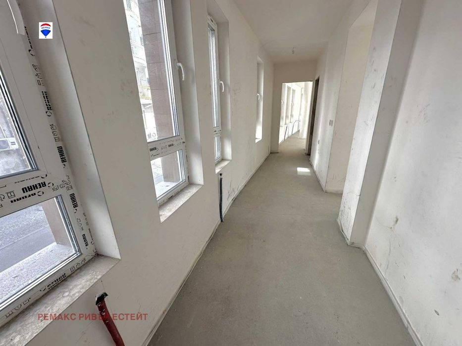 Продава се Тристаен апартамент в Русе, Център - 134 кв.м за 784 €/кв.м - Снимка #8