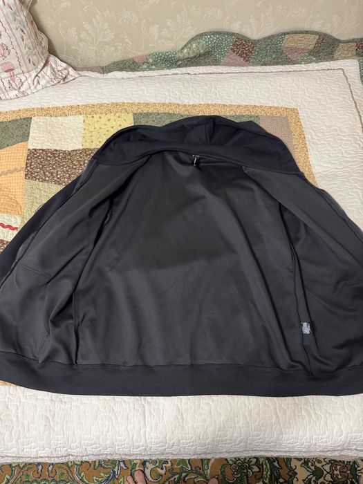 Продам черную зипку без принтов