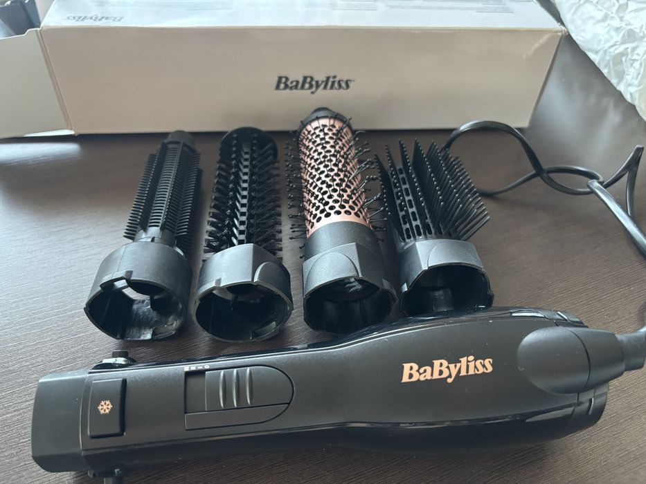 Babyliss Smooth Finish 1200W – въртяща четка за коса + 4 приставки
