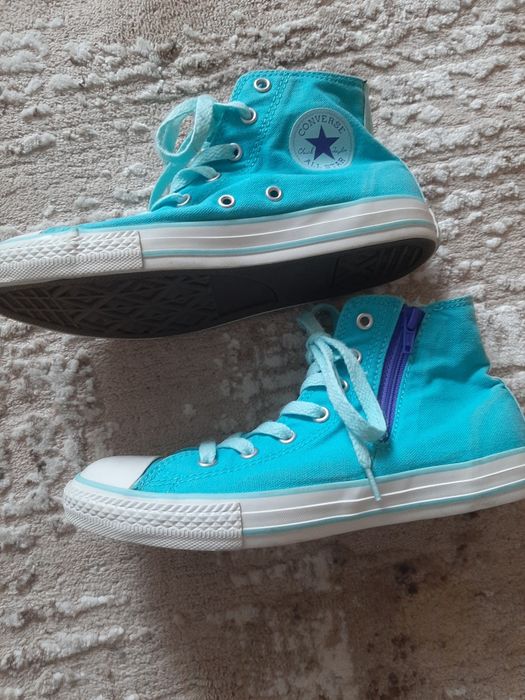 Teniși Converse,culoare albastru. Perfecți pt o ținută sport sau casua