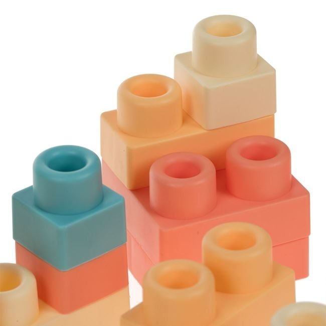 Меки строителни блокчета в кофа - столче