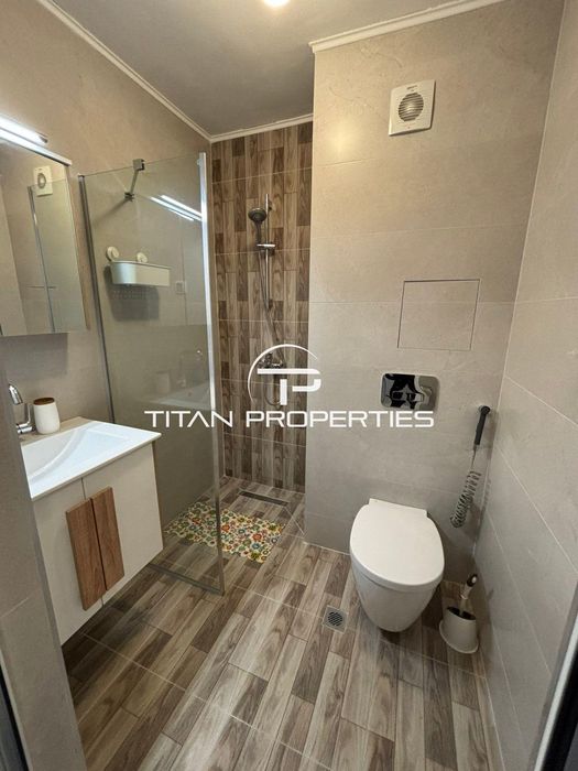 Тристаен, под наем, Център