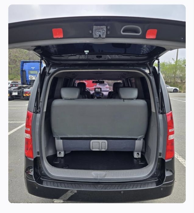 Hyundai Starex 12-Seater Wagon Smart