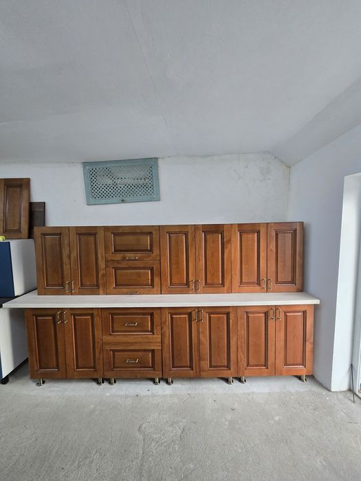 Mobila bucatarie noua cu usi din lemn masiv 2.85m lungime