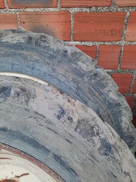 Гуми с джанти за трактор