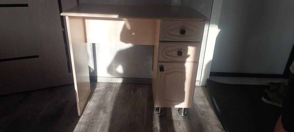 Продам стол письменный