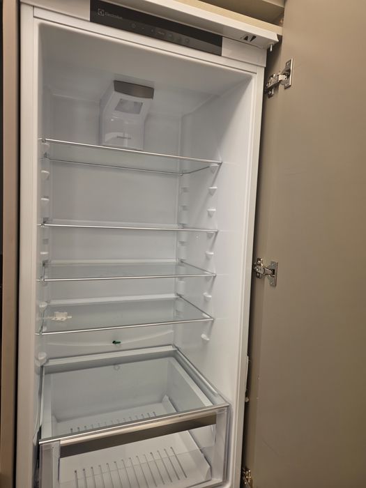 Vand electrolux frigider combina incorporabila