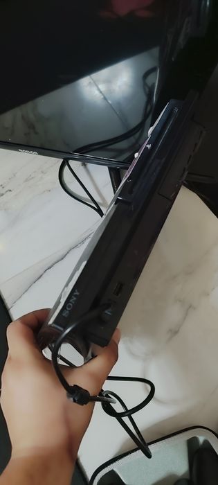 Продам Sony PS-3/524gb. С 10 играми. В отличном