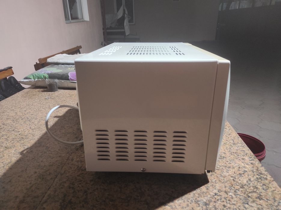 Продам микроволновую печь AVA