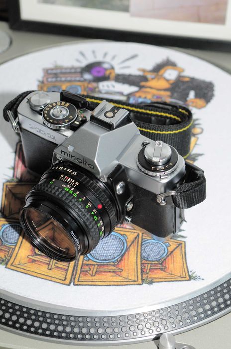 Kit Minolta XD11 aparat foto film + 50mm f1.7 + 35-200mm MACRO + rola film + filtre sky