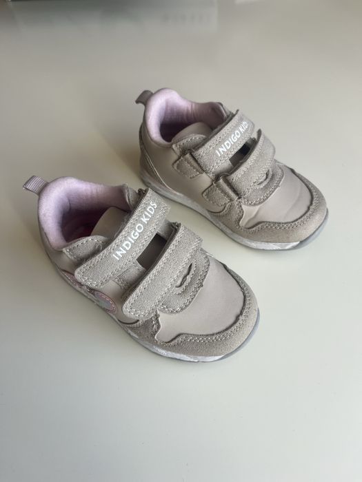 Продам детские кроссовки