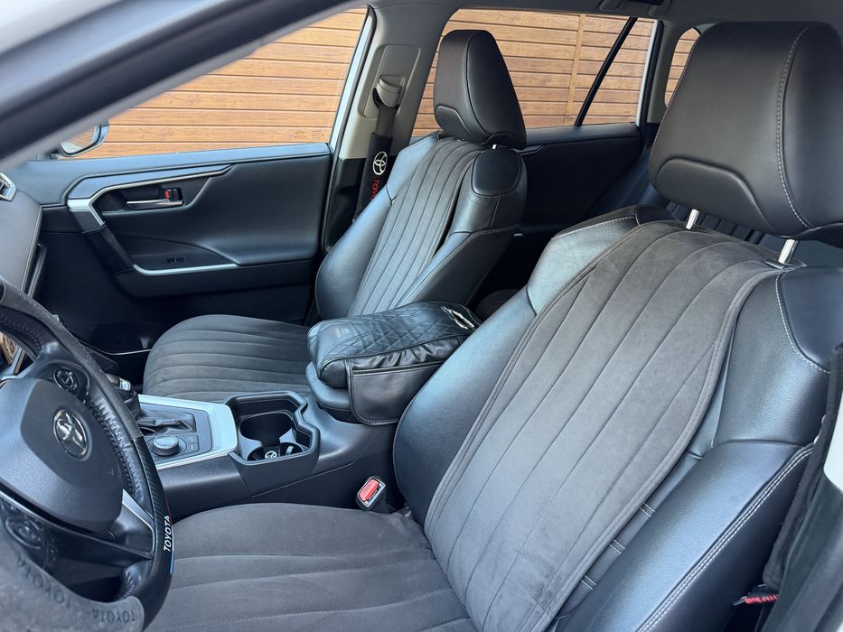 Продаю Toyota Rav4 2020