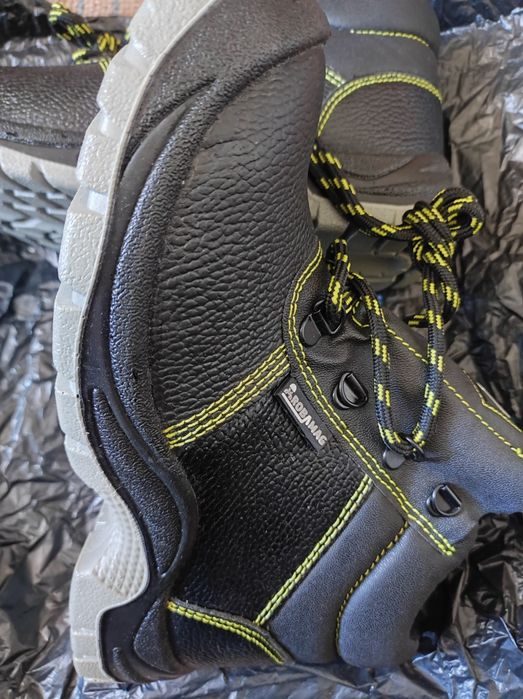 Продам спец обуви размеры 37-38